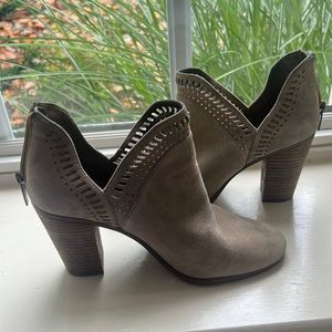 Vince Camuto Womens 7M Suede Boots